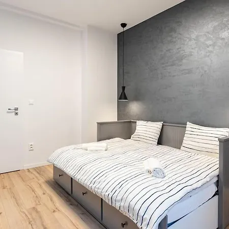 Winter Haven Modern Retreat In Bratislava