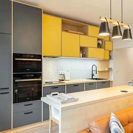 Winter Haven Modern Retreat In Братислава