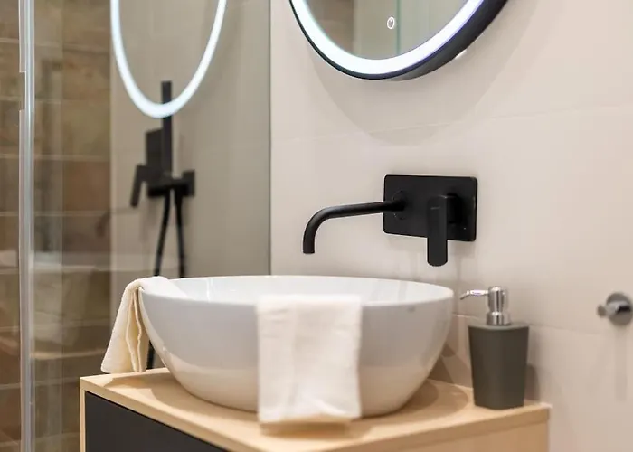 Winter Haven Modern Retreat In *