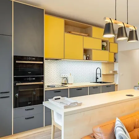 Winter Haven Modern Retreat In Apartment Bratislava
