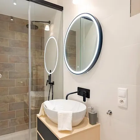 Apartment Winter Haven Modern Retreat In Bratislava